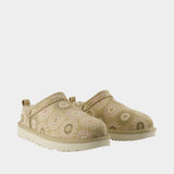 Classic Micro Sun Stitch Ankle Boots - UGG - Leather - Beige