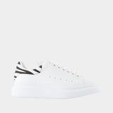 Oversized Sneakers - Alexander McQueen - Leather - White