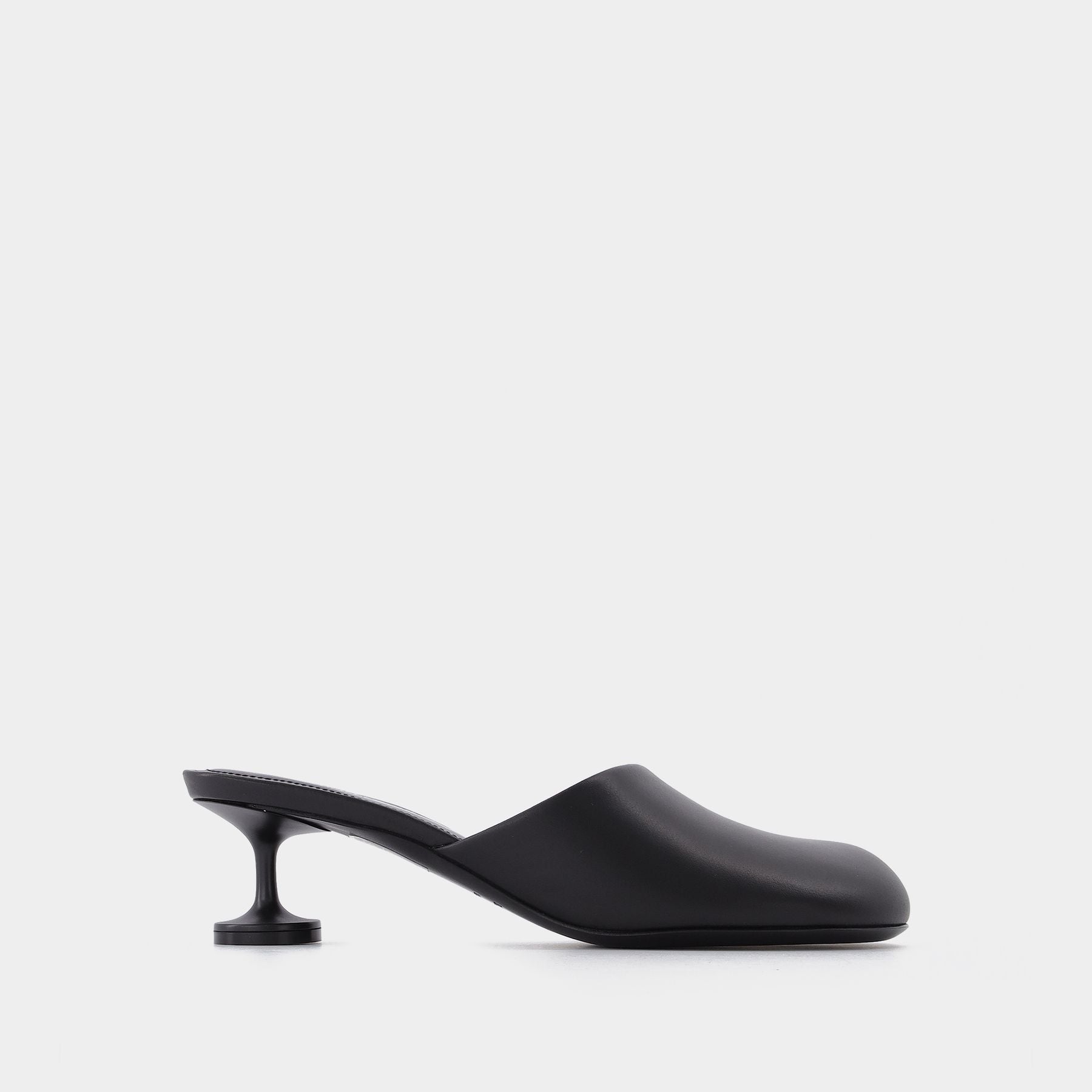 サンダル・ミュール BALENCIAGA Lady Mule M50 in Black Leather Lady Mule M50 in Black Leather