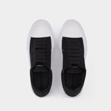 Oversized Sneakers - Alexander Mcqueen - Black/White - Leather