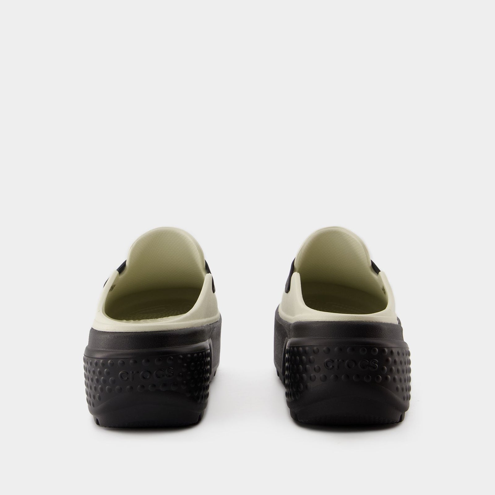 【関税込み】Stomp Mules - Crocs - Synthetic - Linen Black 196265758005_MAIN_a37bc0f83e_1