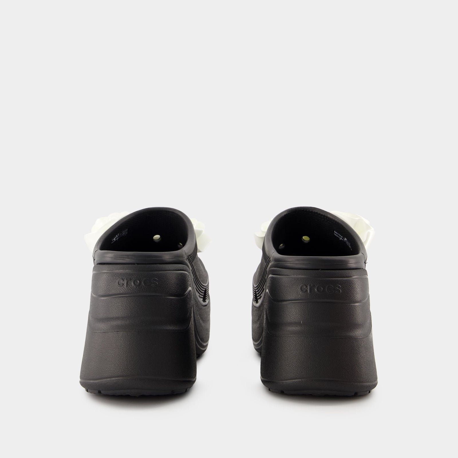 フラットシューズ Classic Rosette Sandals - Crocs - Synthetic - Black Classic Rosette Sandals - Crocs - Synthetic - Black