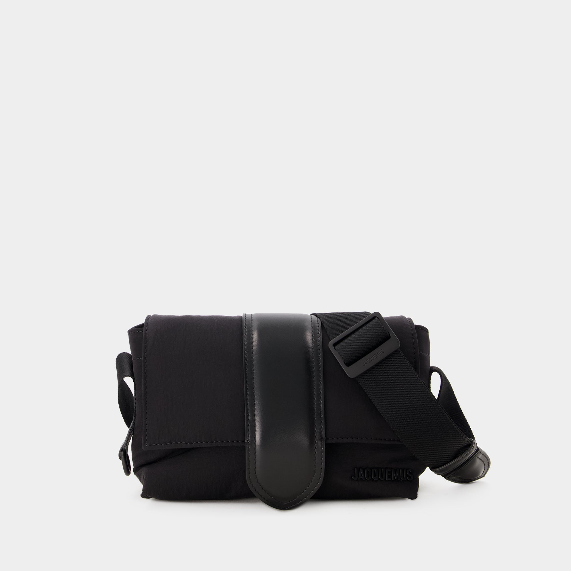 ショルダーバッグ・ポシェット JACQUEMUS Women Bags 233BA356 3171 990 Black Discover the Best Jacquemus Bags of 2025: Style Meets