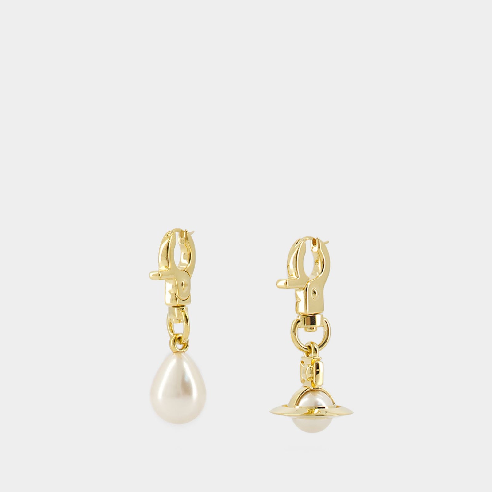 【関税・送料込み】VIVIENNE WESTWOOD GOLD BRASS EARRINGS Vivienne Westwood Earrings Pierce Mini Bas relief Gold IN