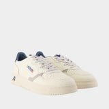 Medalist Low Sneakers - Autry - Leather - Ivory