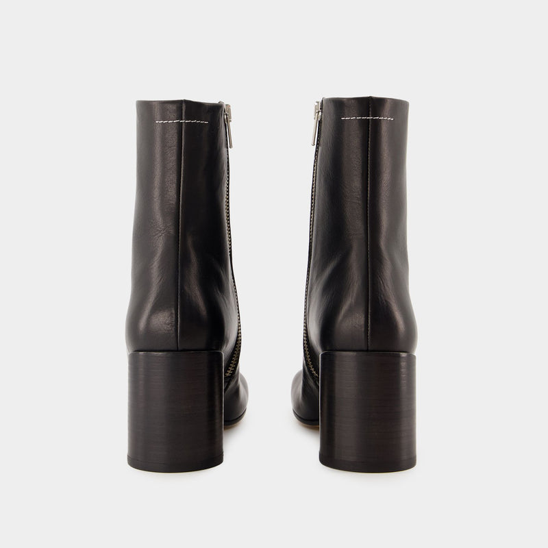 ショートブーツ・ブーティ Ankle Boots - MM6 Maison Margiela - Leather - Black MM6 Maison Margiela Leather Ankle Boots | Black | FARFETCH
