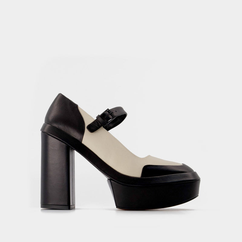 Juna Pumps in Black Leather