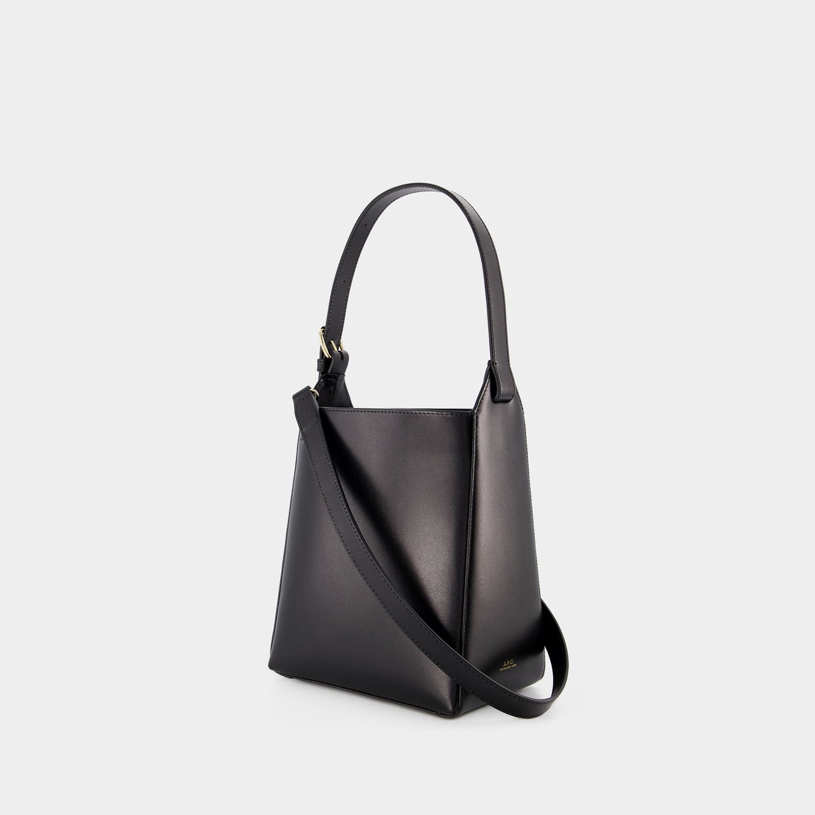【関税込み】Virginie Crossbody - A.P.C. - Leather - Black A.P.C. - Virginie Bag in Black – gravitypope