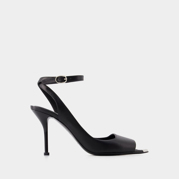 サンダル・ミュール ALEXANDER MCQUEEN Women Sandals 780741WIEX01000 Black Alexander McQueen Sandals Women Leather Black | B-Exit – B