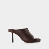 Nuvola Mules in Brown Leather