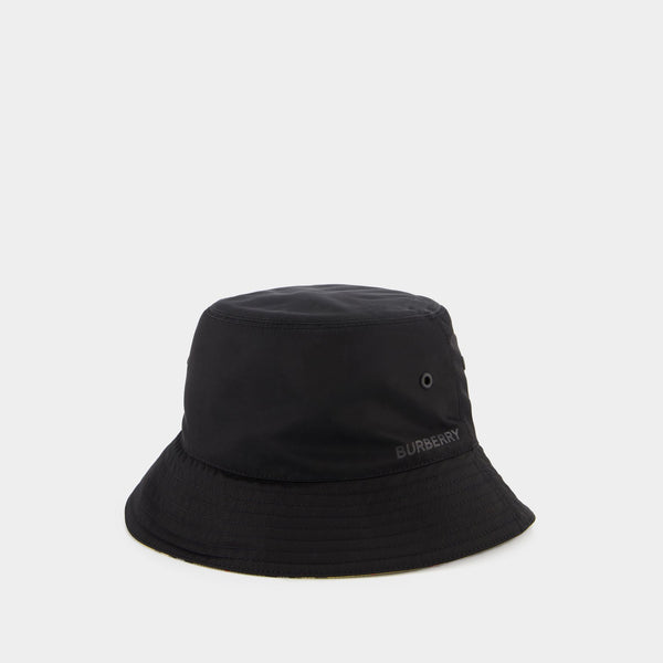 black burberry bucket hat