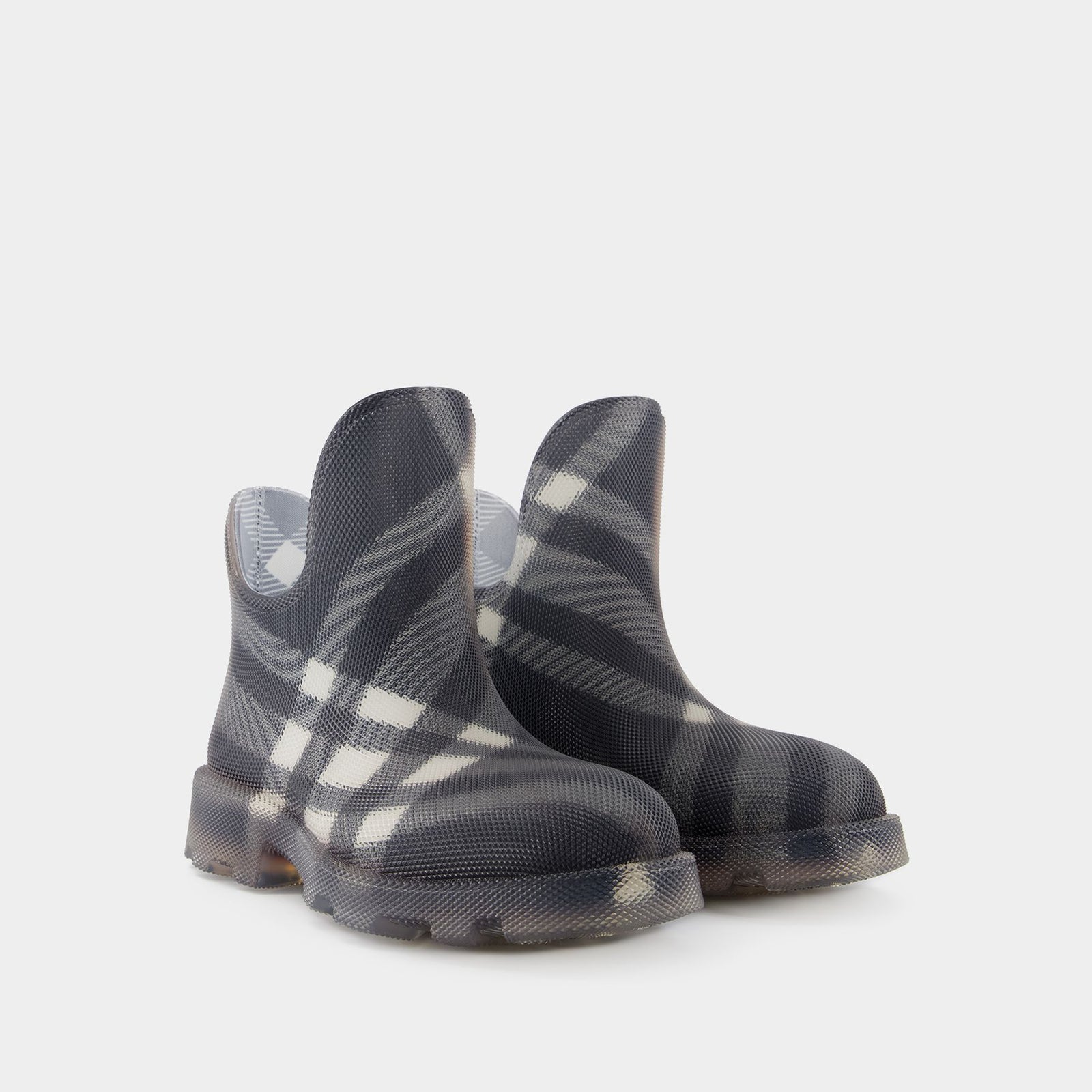【送料&関税込】Burberry Marsh Ankle Boot 22174928_51950351_600.jpg