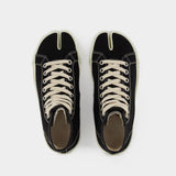 Sneakers Tabi High T  in Black and White Leather