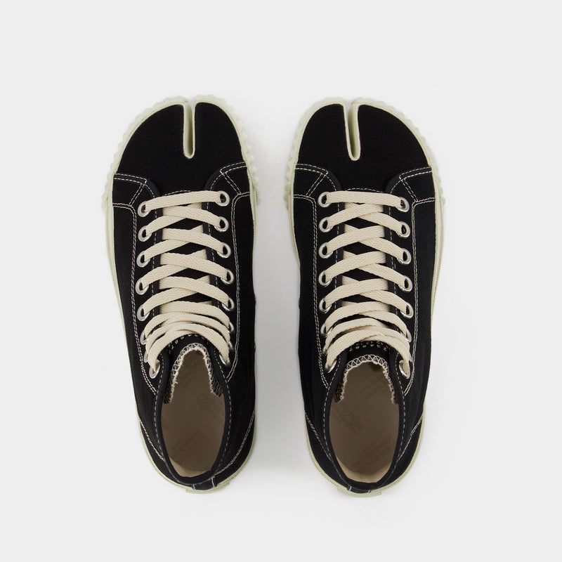 Sneakers Tabi High T  in Black and White Leather