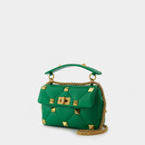 Medium Shoulder Bag | Roman Stud The Shoulder Bag | Nappa Dolce/Antique Brass Macr
