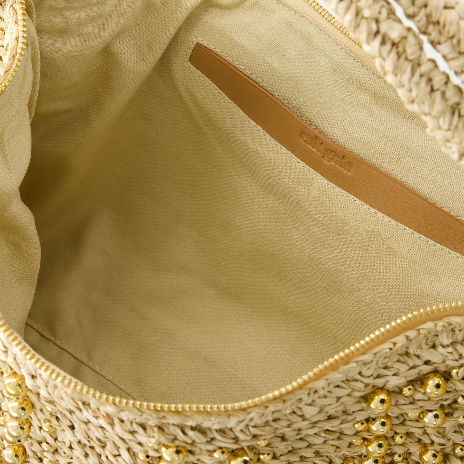 840383806680_INSIDE_8218aed9e6