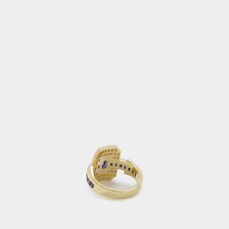 Shield Ring in gold and Sapphire