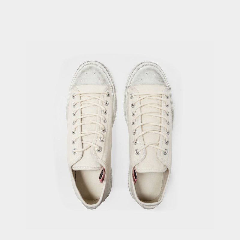 Ballow Tumbled Sneakers in White Cotton