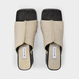 Hannah Clogs in Beige Leather